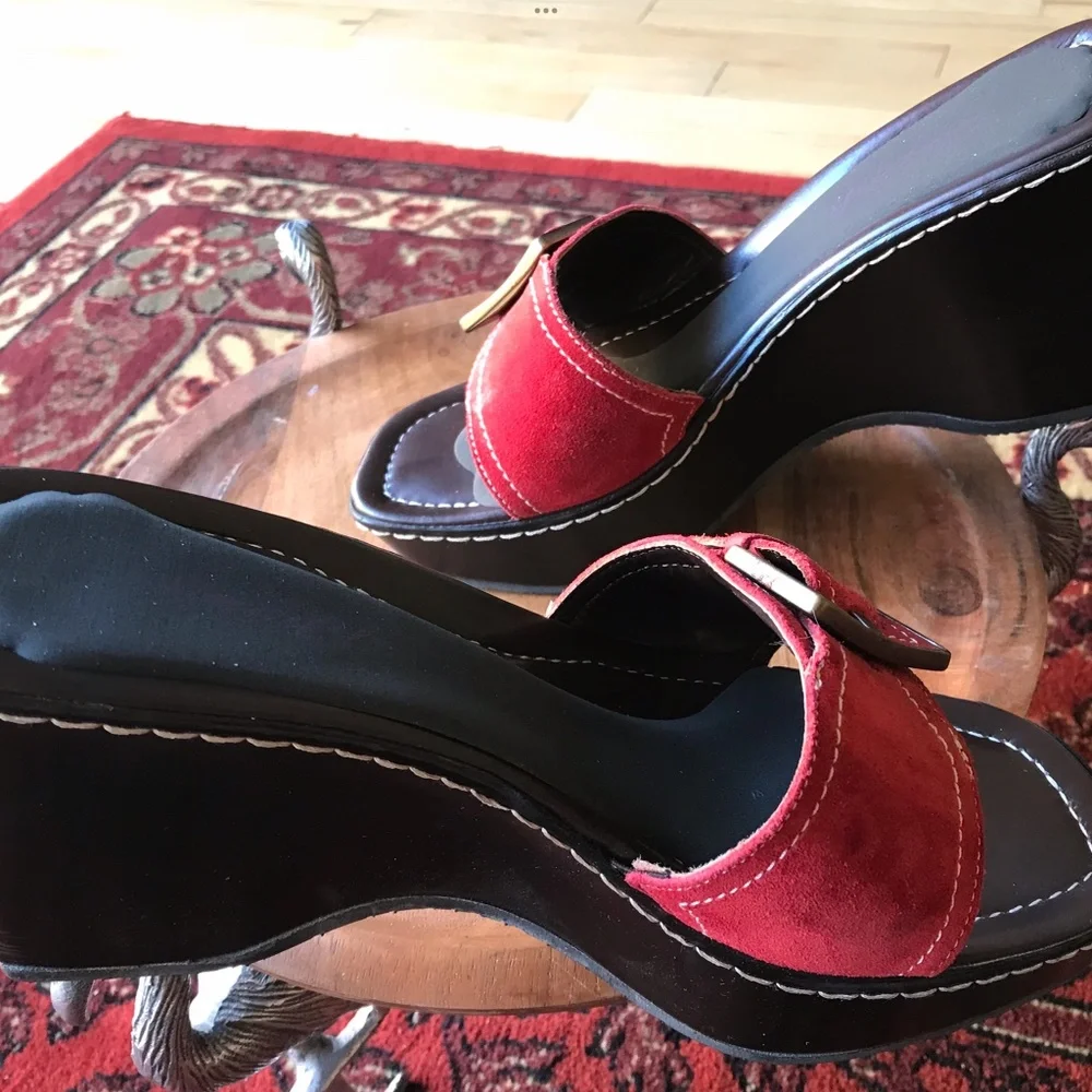 DONALD J PLINER NORDSTROM COMFORTABLE RED SUEDE WEDGES w/ BOX SZ 7M